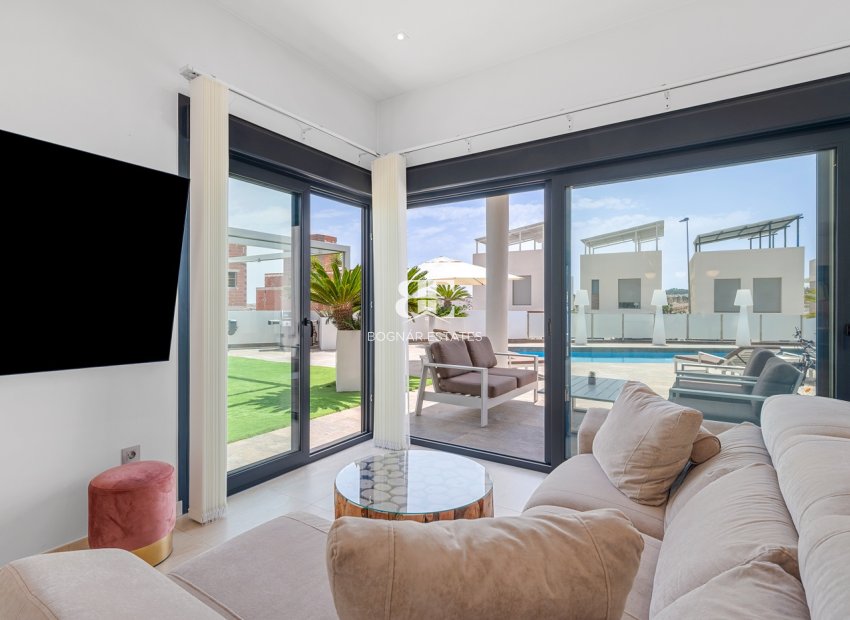 Resale - Villa -
Orihuela Costa - Villamartín