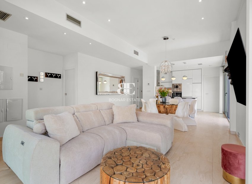 Resale - Villa -
Orihuela Costa - Villamartín