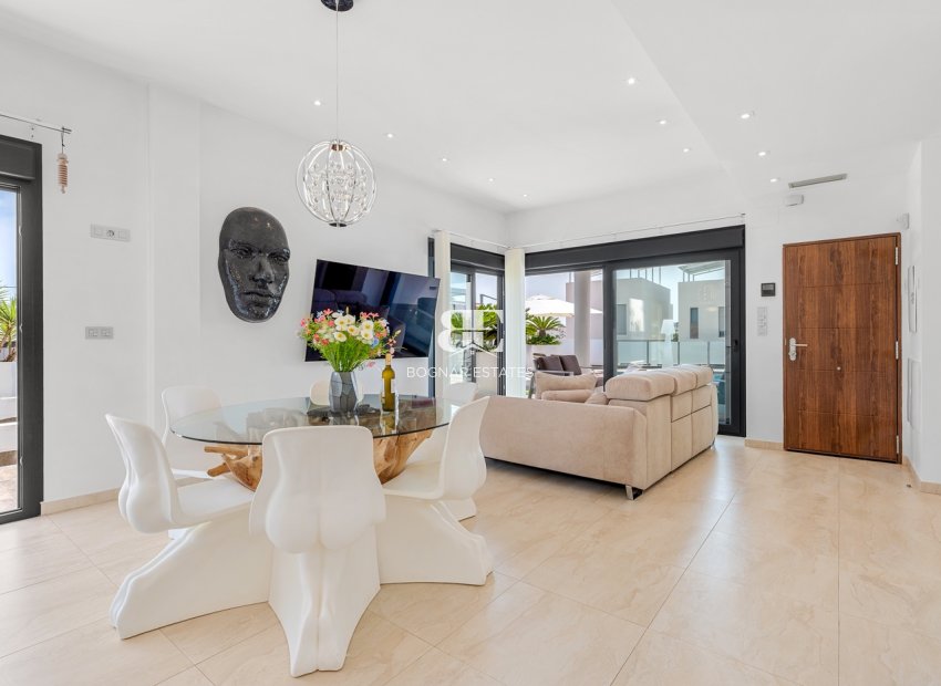 Resale - Villa -
Orihuela Costa - Villamartín
