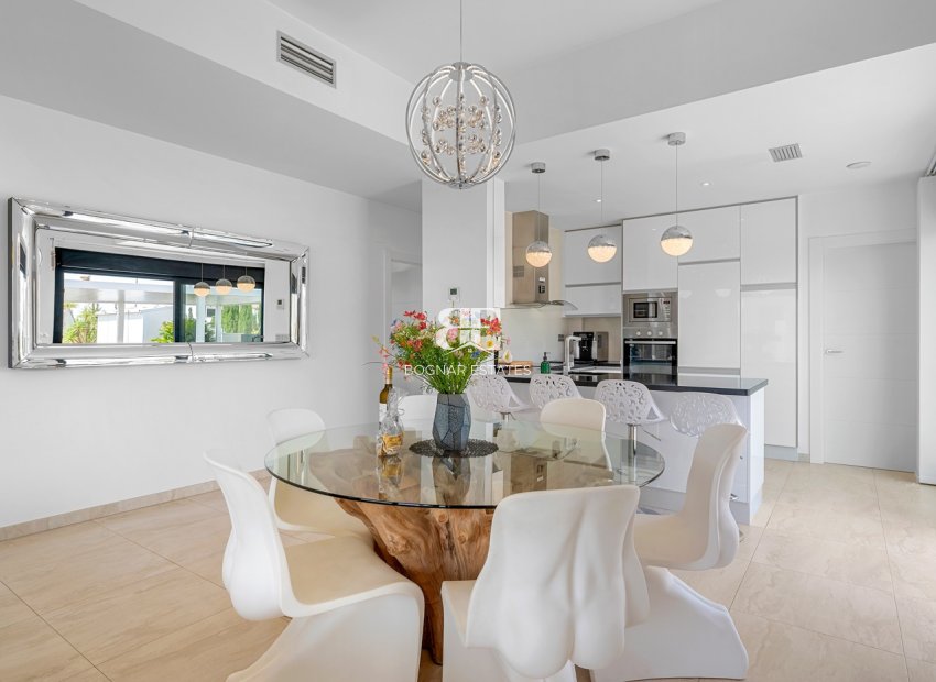 Resale - Villa -
Orihuela Costa - Villamartín