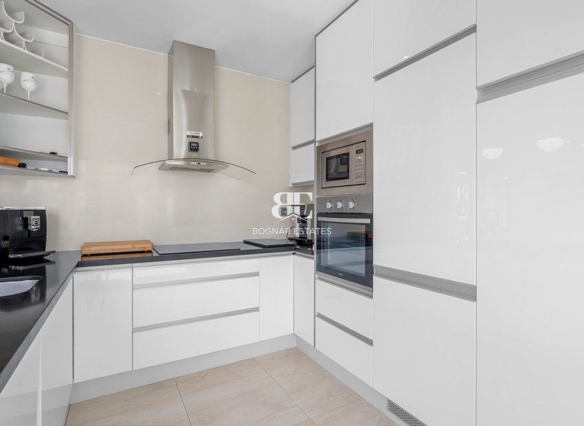 Resale - Villa -
Orihuela Costa - Villamartín