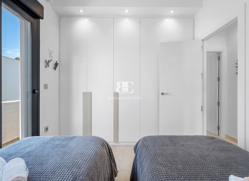 Resale - Villa -
Orihuela Costa - Villamartín