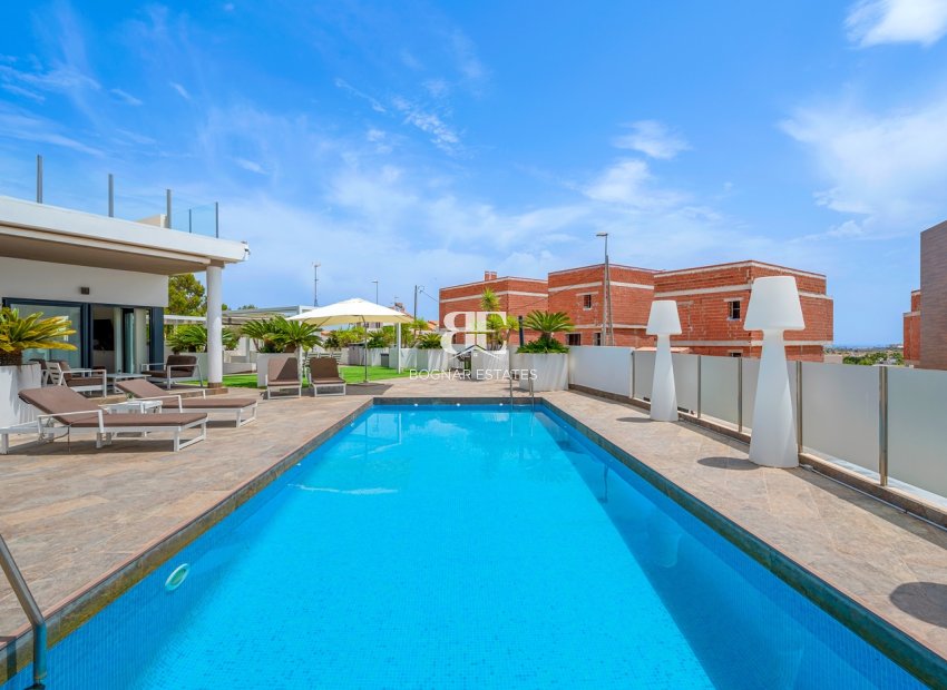 Resale - Villa -
Orihuela Costa - Villamartín