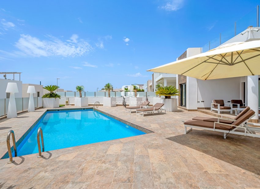 Resale - Villa -
Orihuela Costa - Villamartín