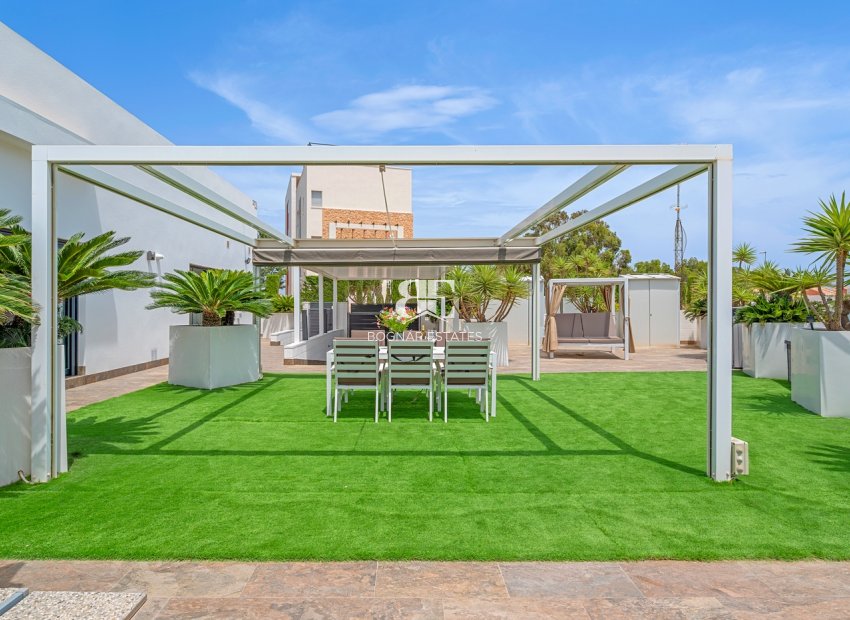 Resale - Villa -
Orihuela Costa - Villamartín
