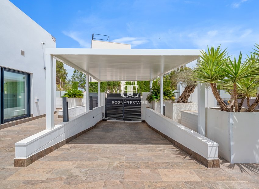 Resale - Villa -
Orihuela Costa - Villamartín
