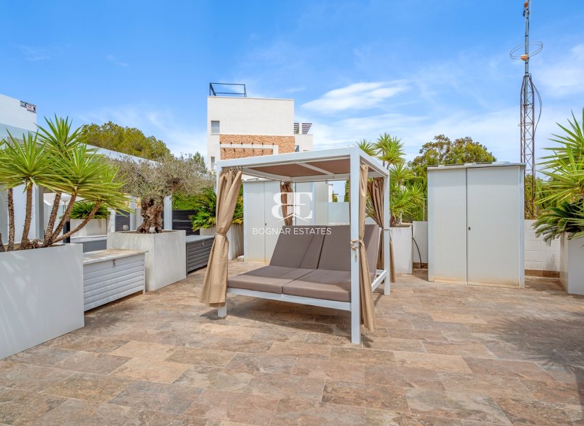 Resale - Villa -
Orihuela Costa - Villamartín