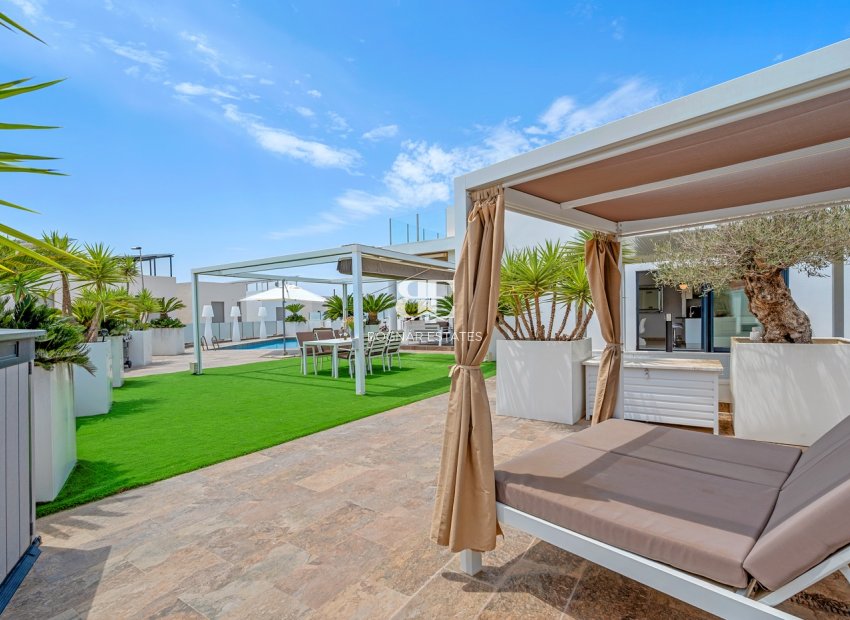 Resale - Villa -
Orihuela Costa - Villamartín