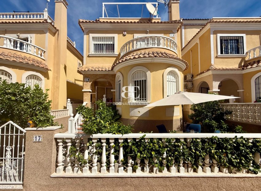 Resale - Villa -
Orihuela Costa - Villamartín