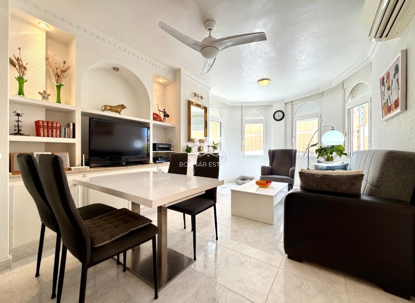 Resale - Villa -
Orihuela Costa - Villamartín