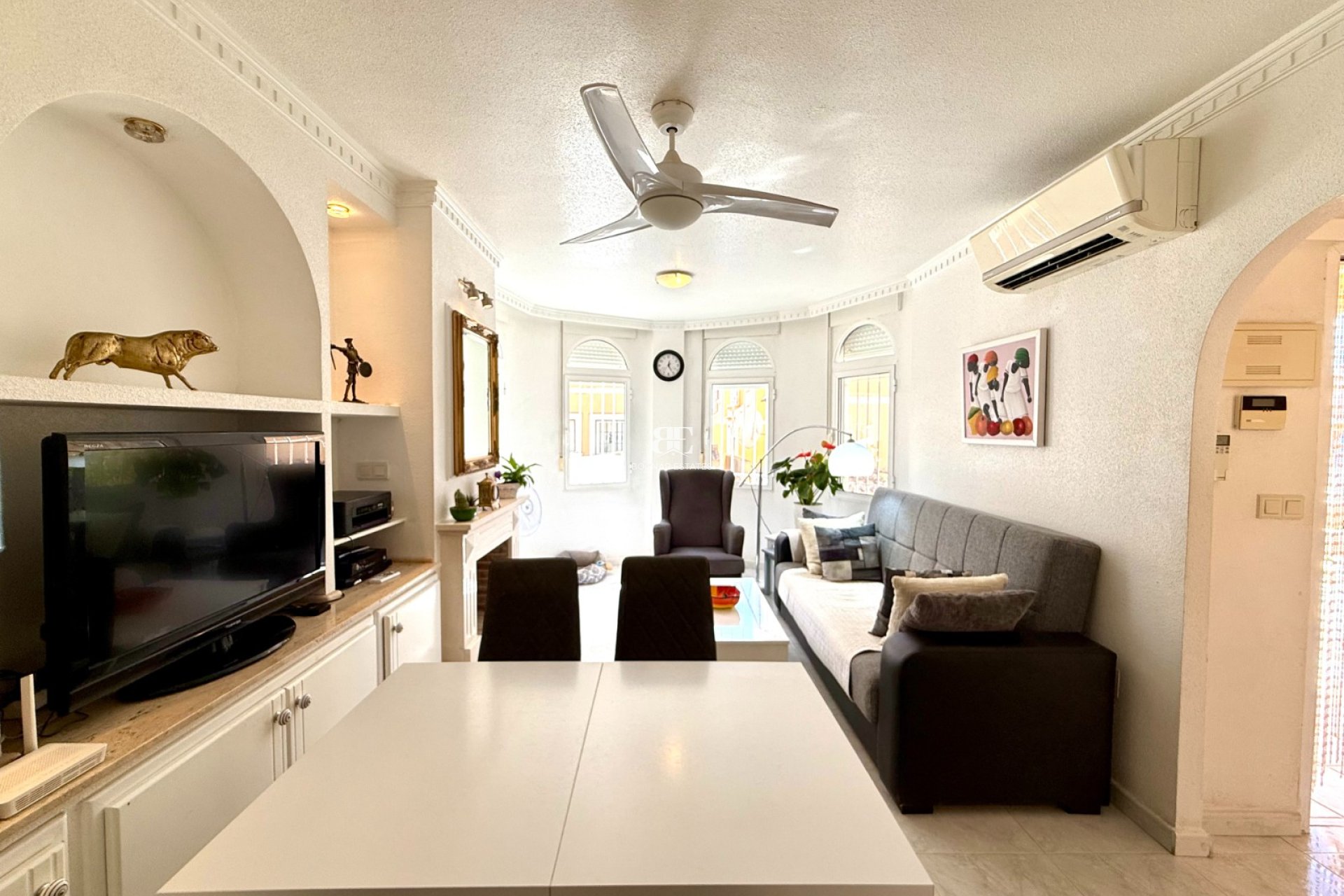 Resale - Villa -
Orihuela Costa - Villamartín