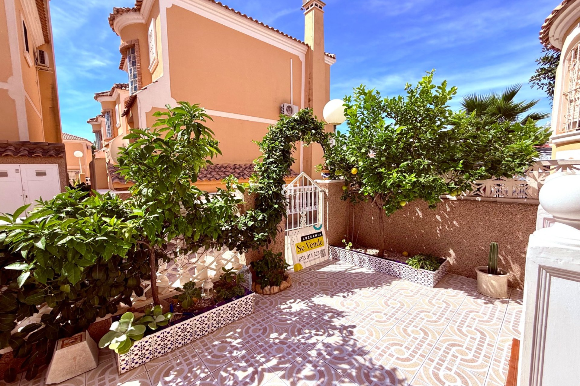 Resale - Villa -
Orihuela Costa - Villamartín