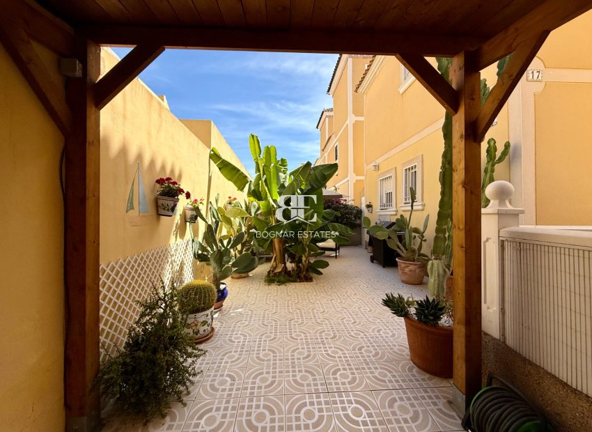 Resale - Villa -
Orihuela Costa - Villamartín