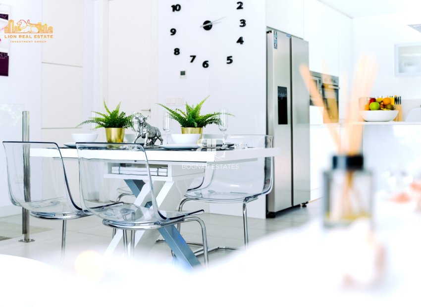 Resale - Villa -
Orihuela Costa - Villamartín