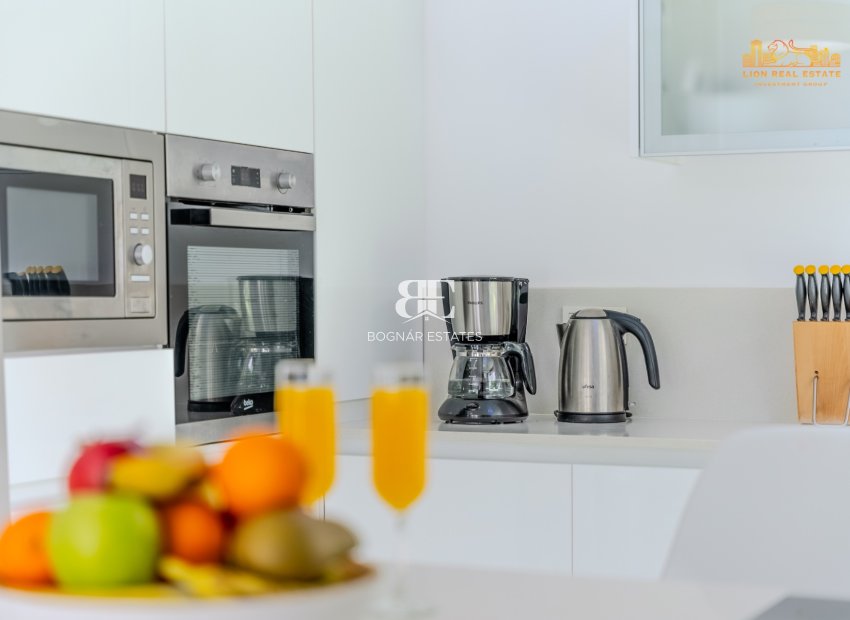 Resale - Villa -
Orihuela Costa - Villamartín