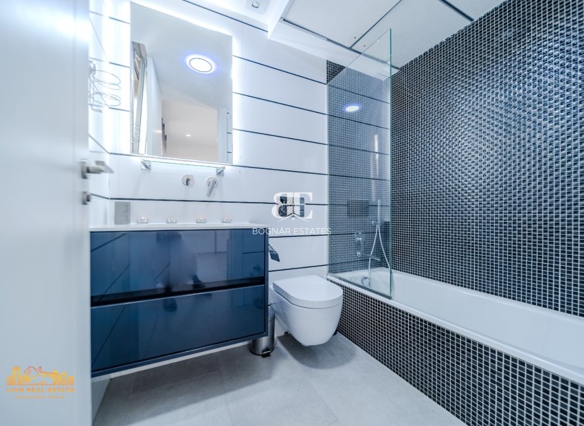 Resale - Villa -
Orihuela Costa - Villamartín