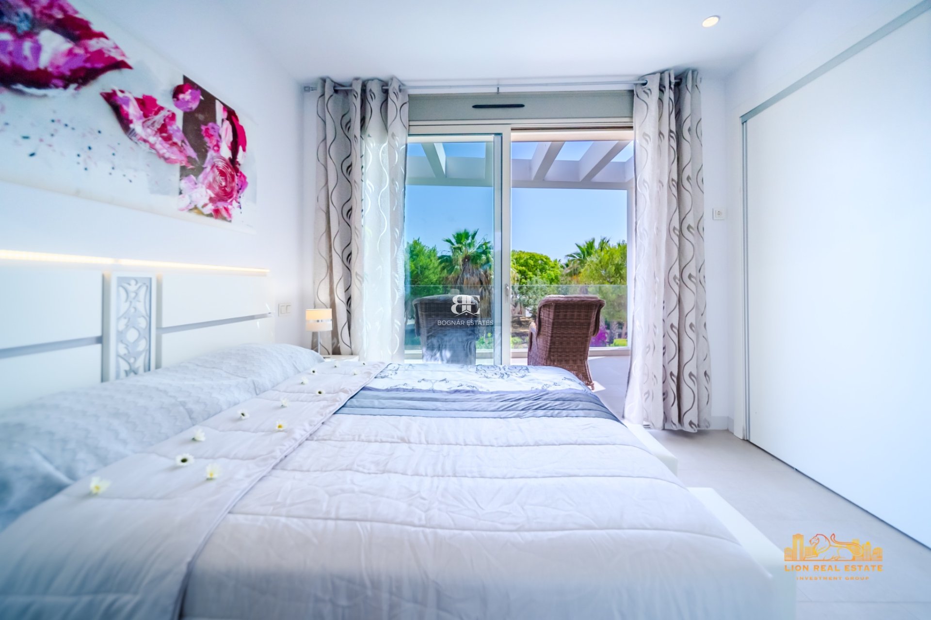 Resale - Villa -
Orihuela Costa - Villamartín