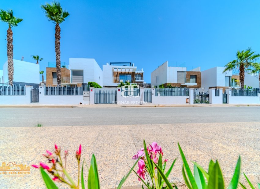Resale - Villa -
Orihuela Costa - Villamartín