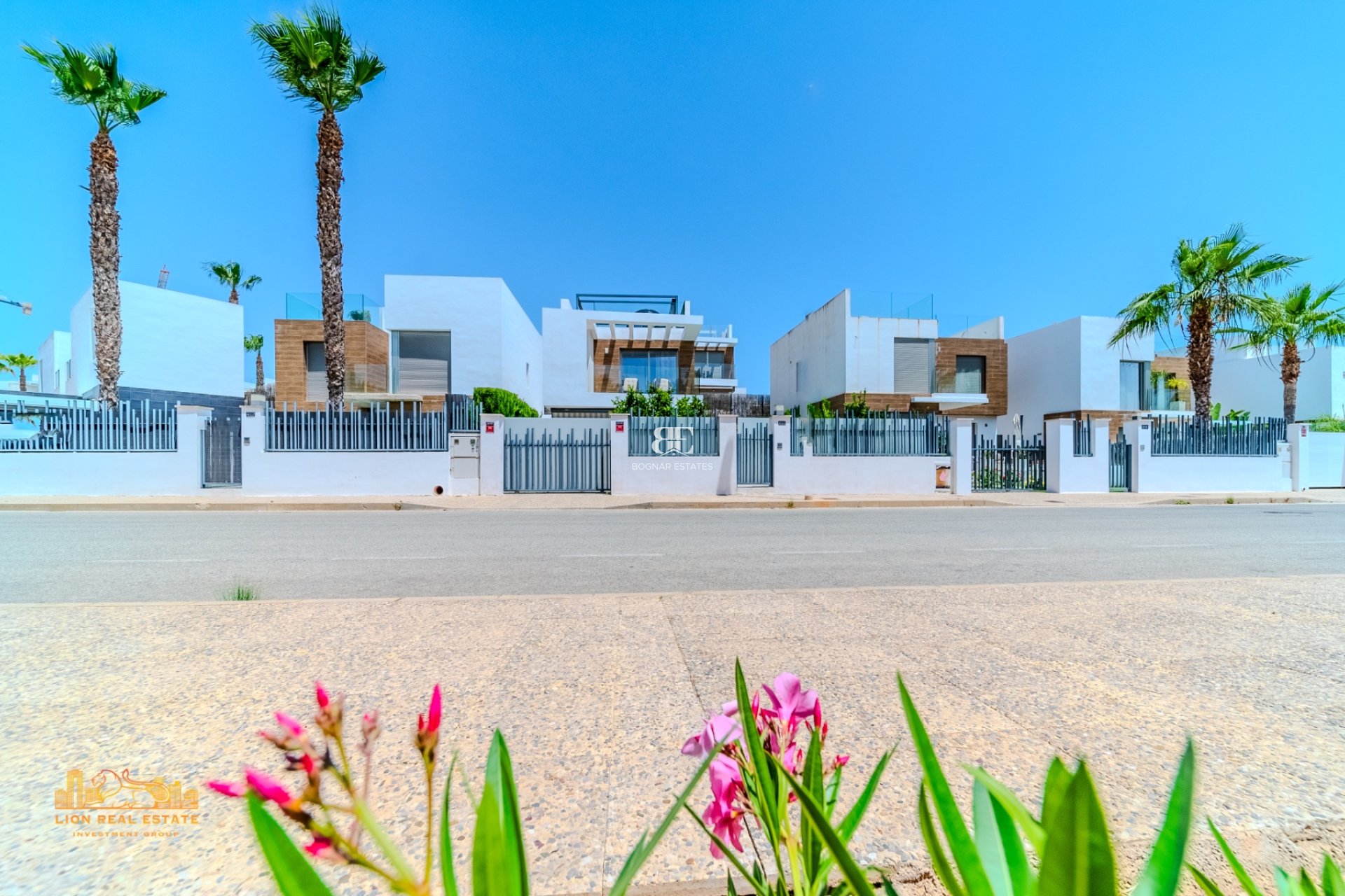 Resale - Villa -
Orihuela Costa - Villamartín