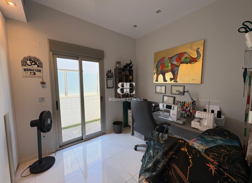 Resale - Villa -
Orihuela Costa - Villamartín