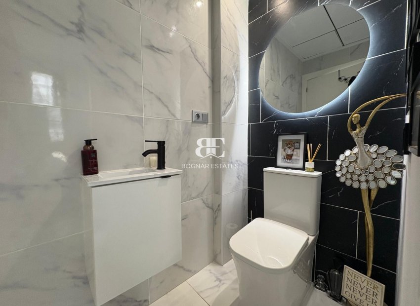 Resale - Villa -
Orihuela Costa - Villamartín