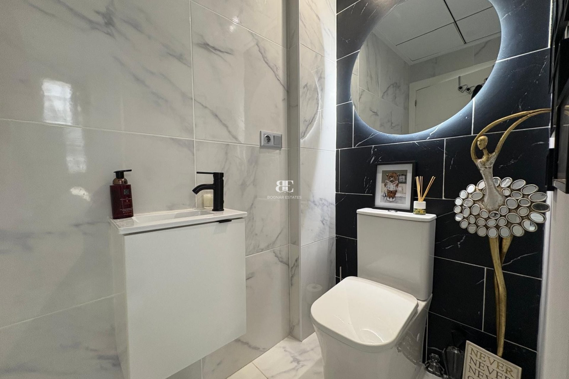 Resale - Villa -
Orihuela Costa - Villamartín