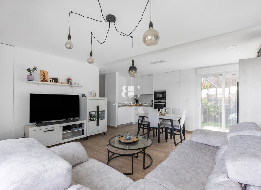 Resale - Villa -
Orihuela Costa - Vistabella