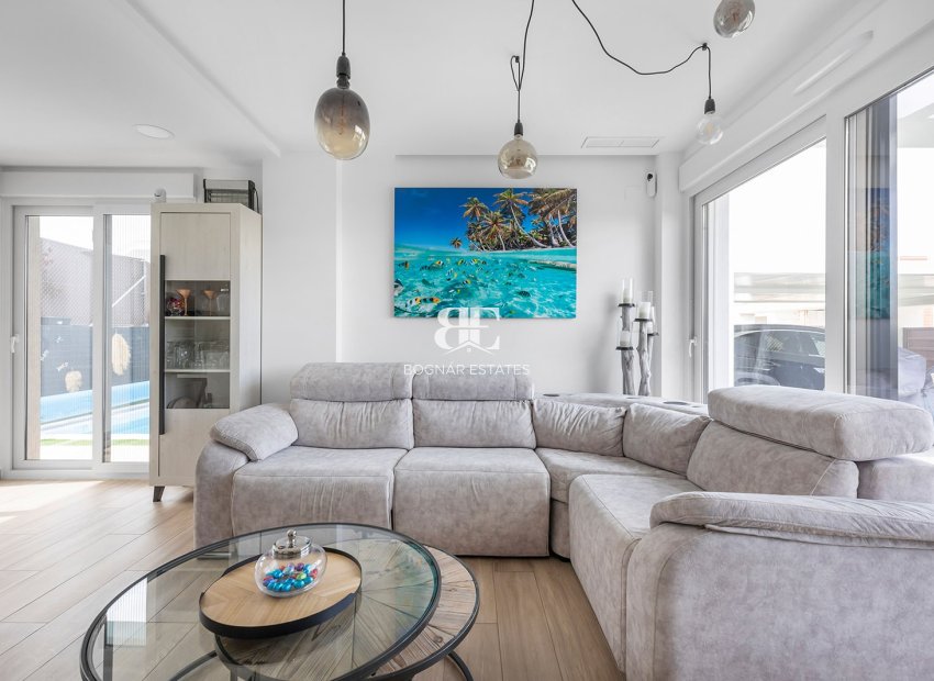 Resale - Villa -
Orihuela Costa - Vistabella