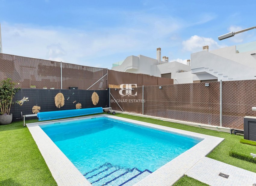 Resale - Villa -
Orihuela Costa - Vistabella