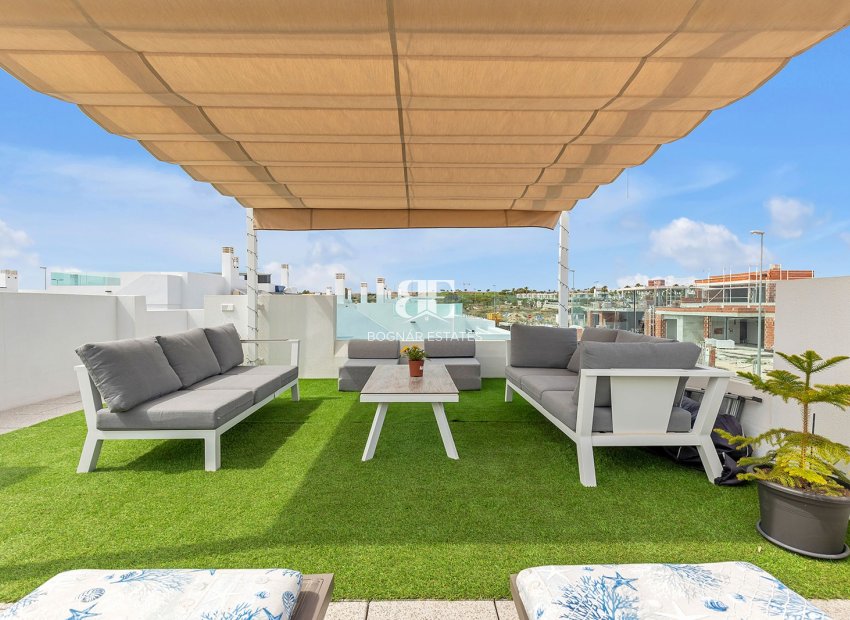 Resale - Villa -
Orihuela Costa - Vistabella