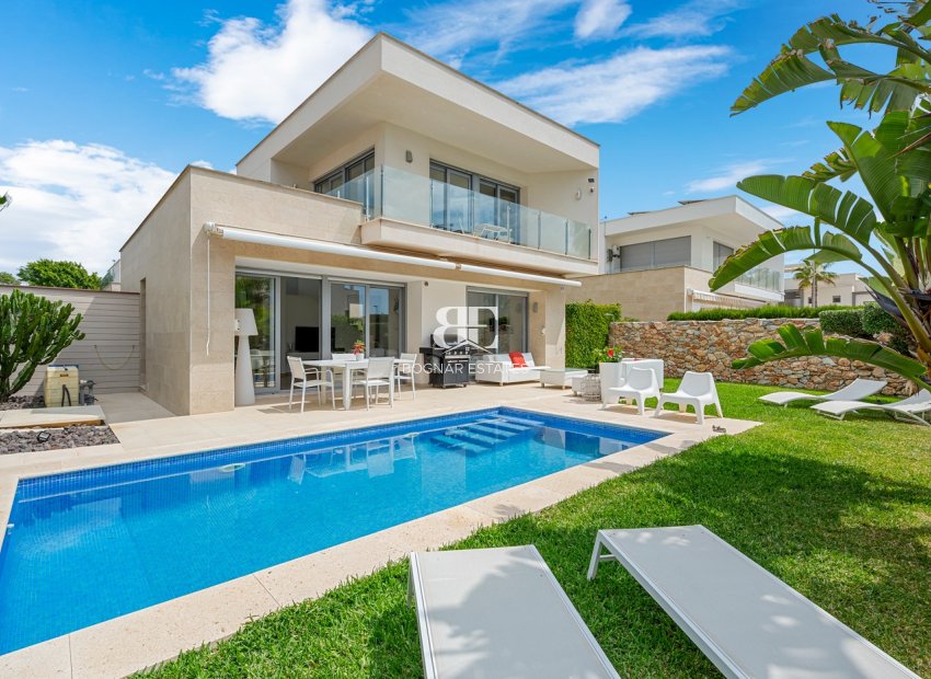 Resale - Villa -
Orihuela Costa - Vistabella