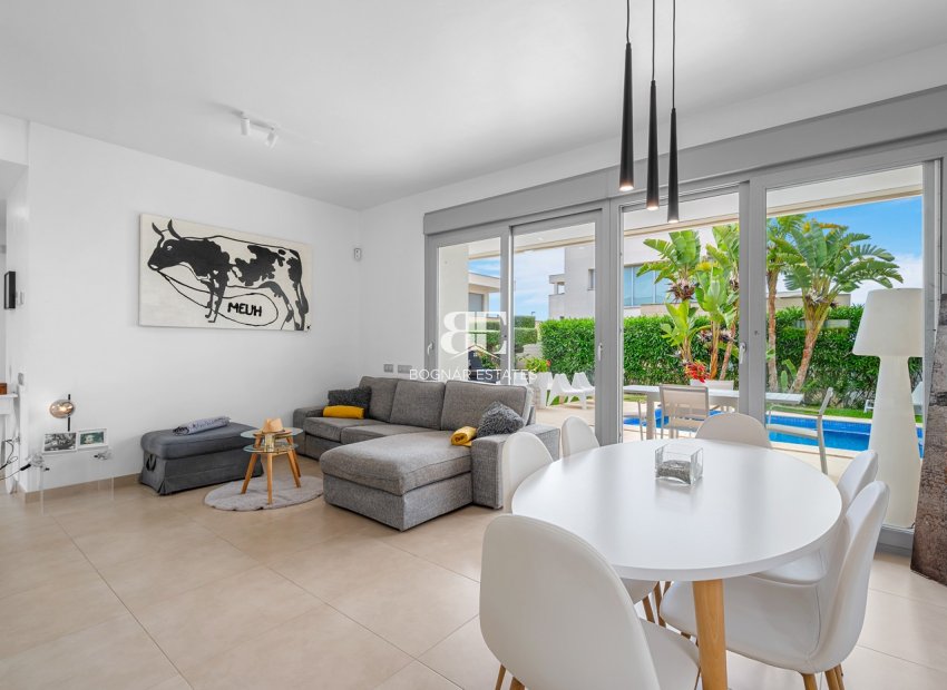 Resale - Villa -
Orihuela Costa - Vistabella