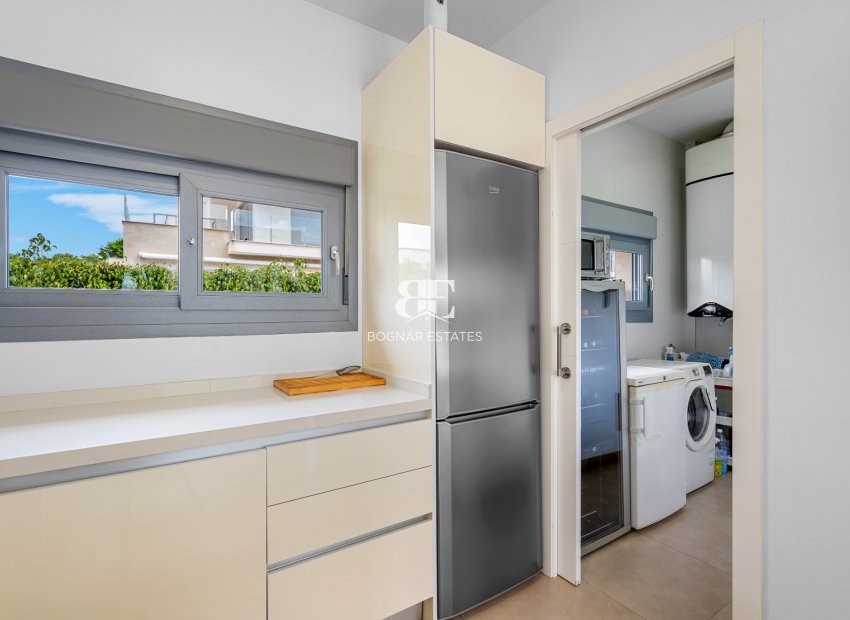 Resale - Villa -
Orihuela Costa - Vistabella