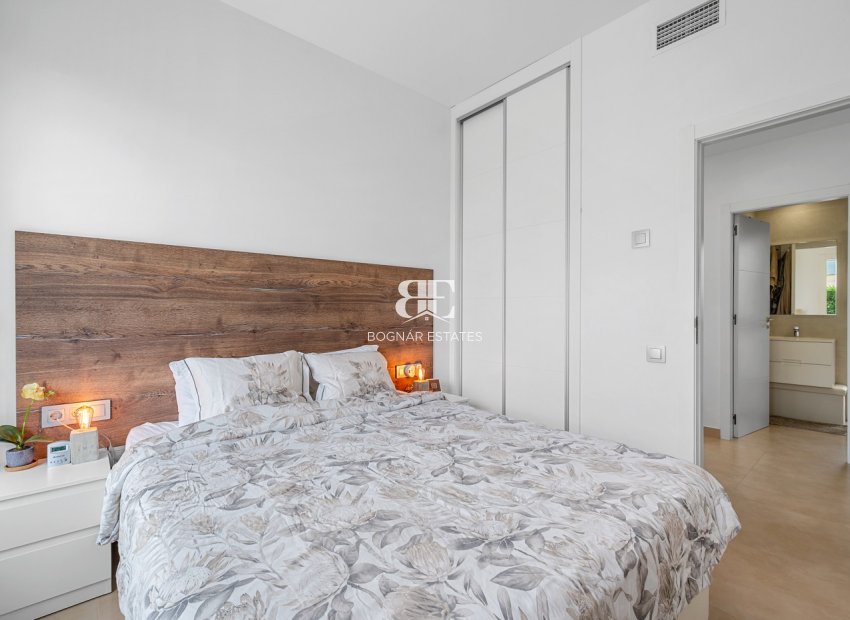 Resale - Villa -
Orihuela Costa - Vistabella