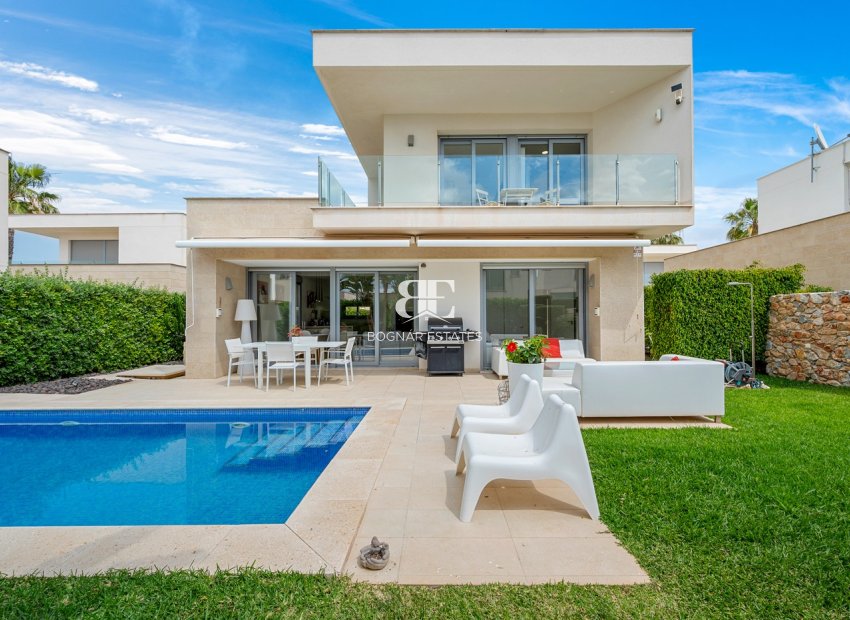 Resale - Villa -
Orihuela - Vistabella