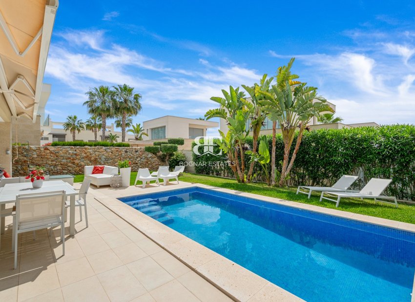 Resale - Villa -
Orihuela - Vistabella