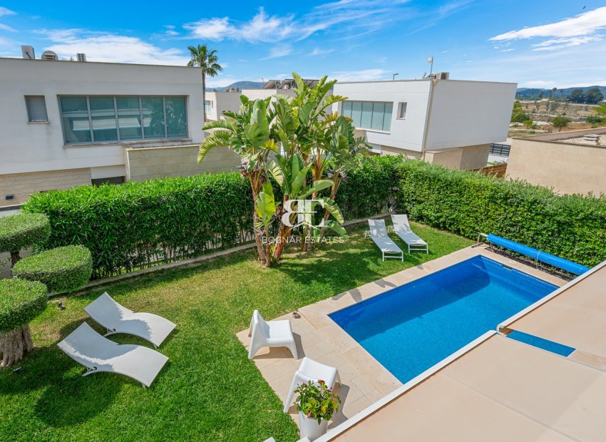 Resale - Villa -
Orihuela - Vistabella
