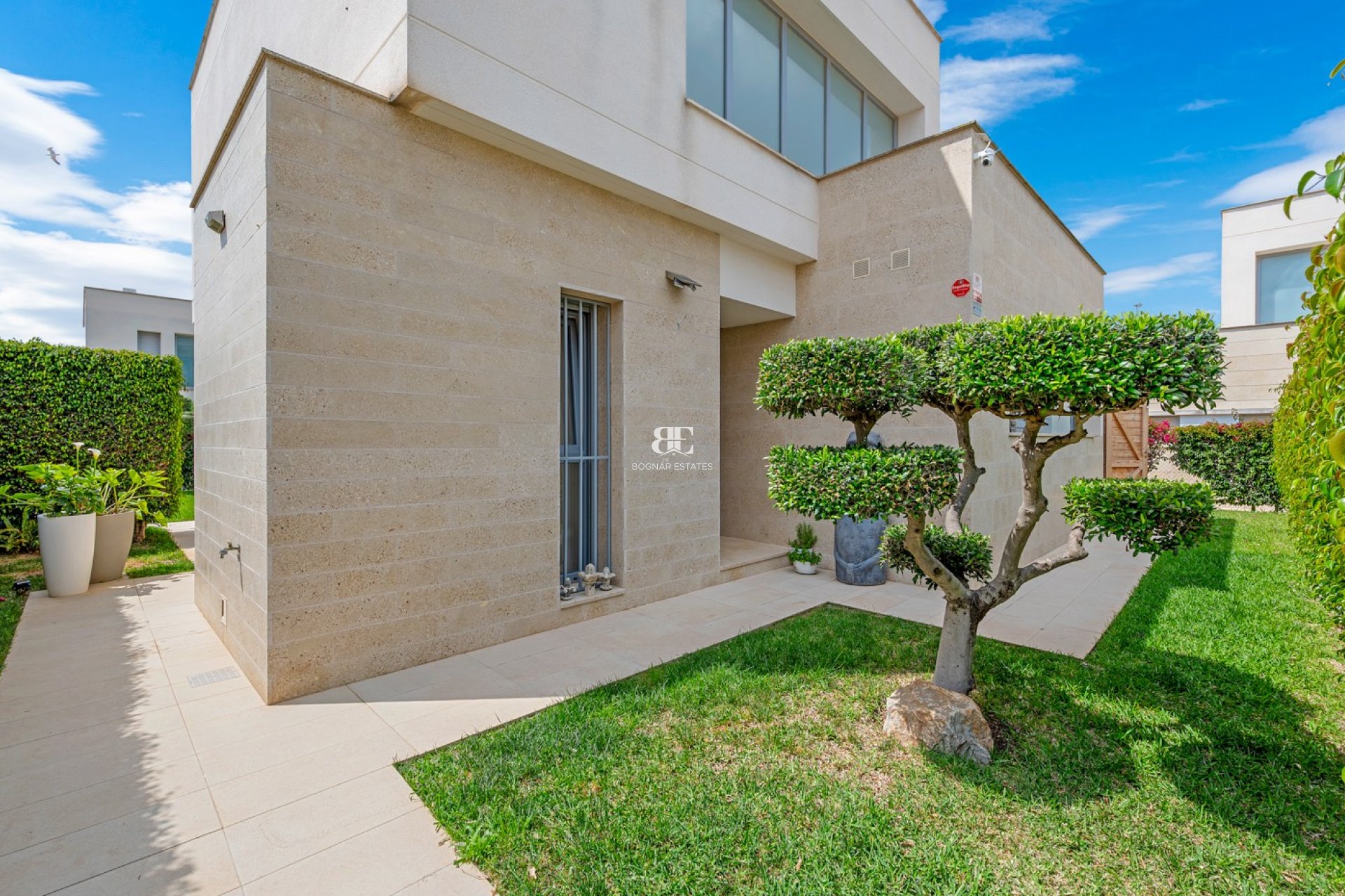 Resale - Villa -
Orihuela - Vistabella