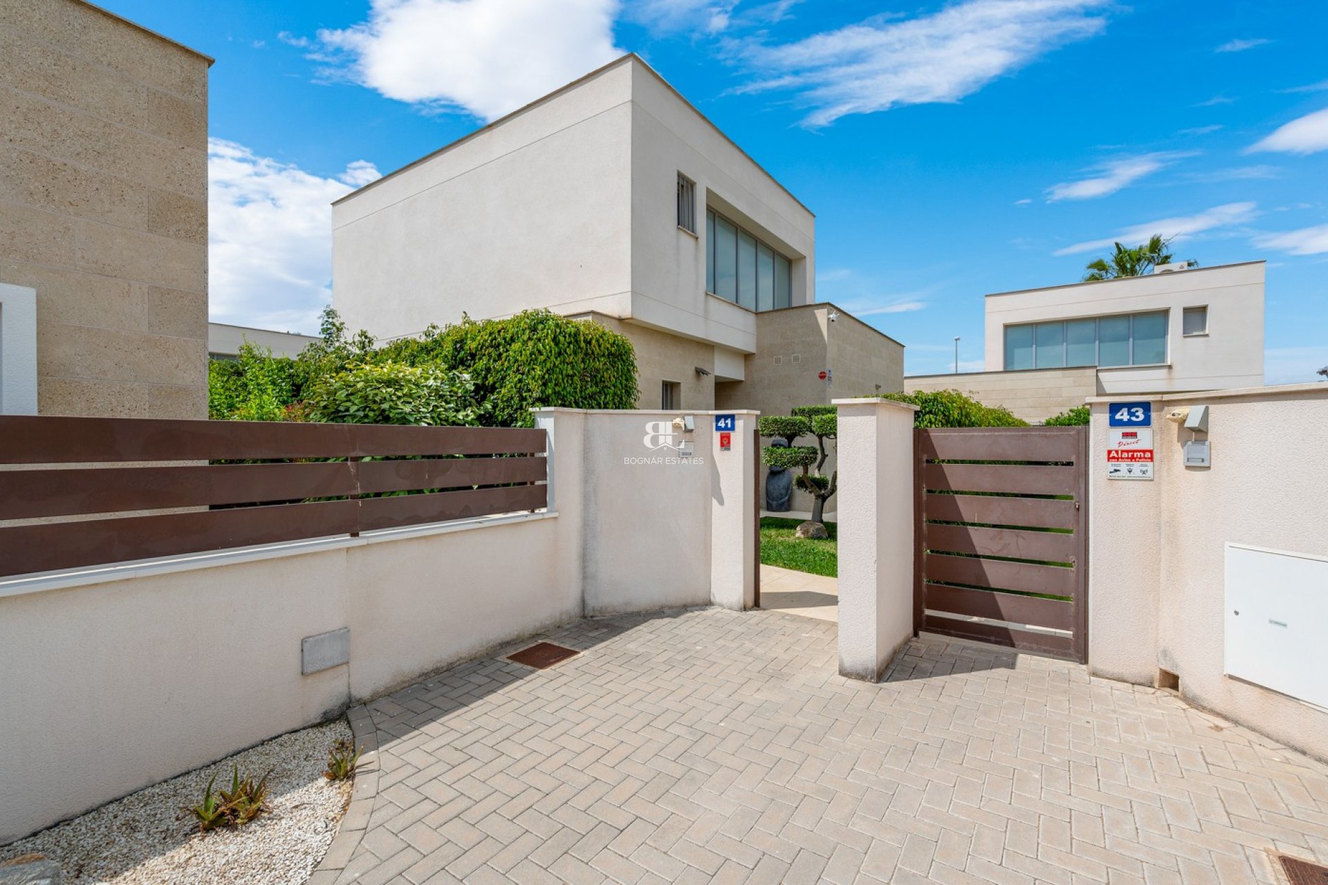 Resale - Villa -
Orihuela - Vistabella