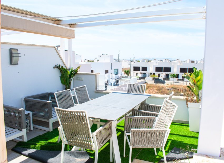 Resale - Villa -
Pilar de la Horadada - Torre de la Horadada