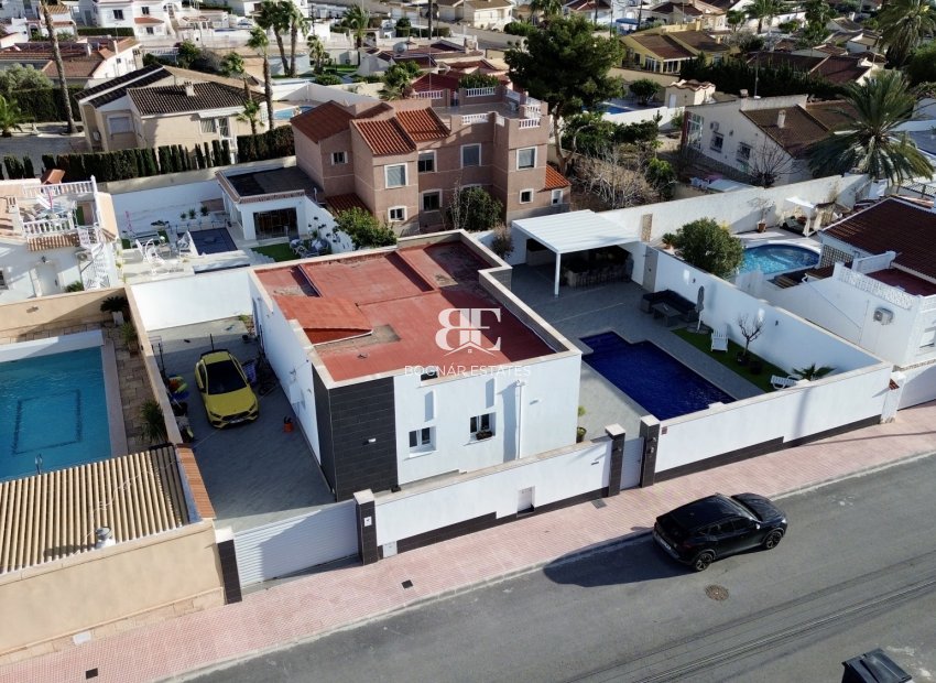 Resale - Villa -
Rojales - Ciudad Quesada