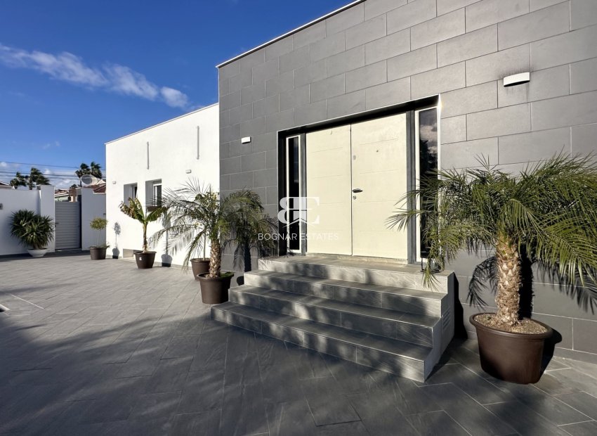 Resale - Villa -
Rojales - Ciudad Quesada