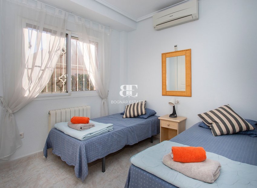 Resale - Villa -
Rojales - Pueblo