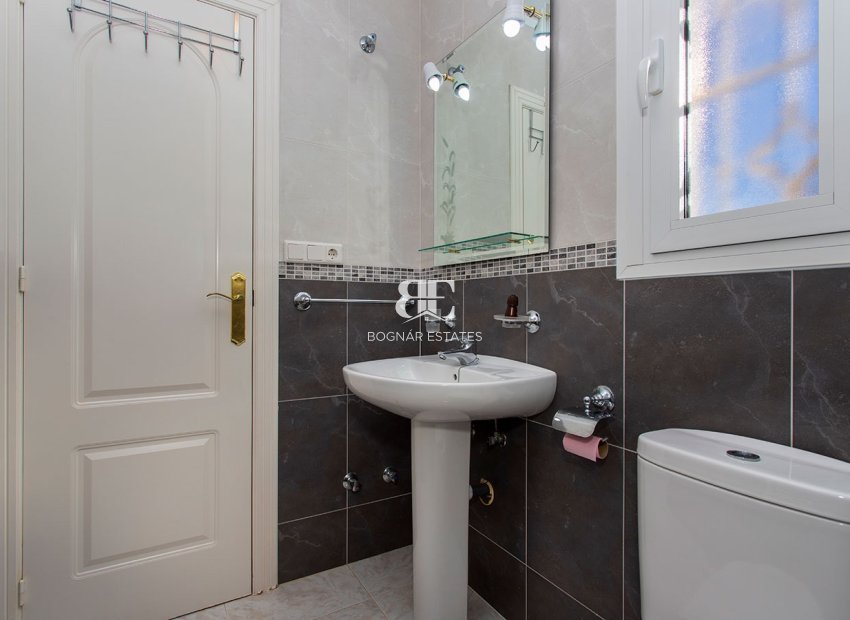 Resale - Villa -
Rojales - Pueblo