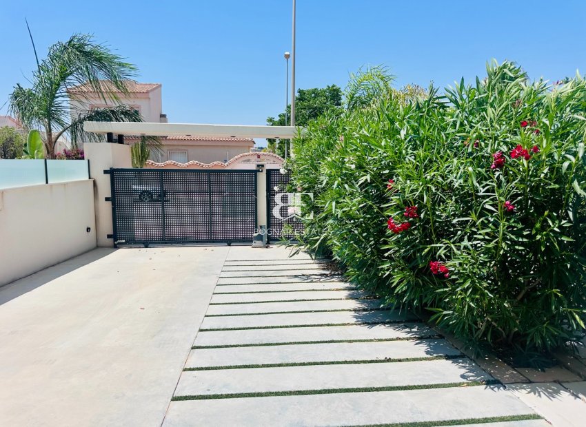 Resale - Villa -
Rojales