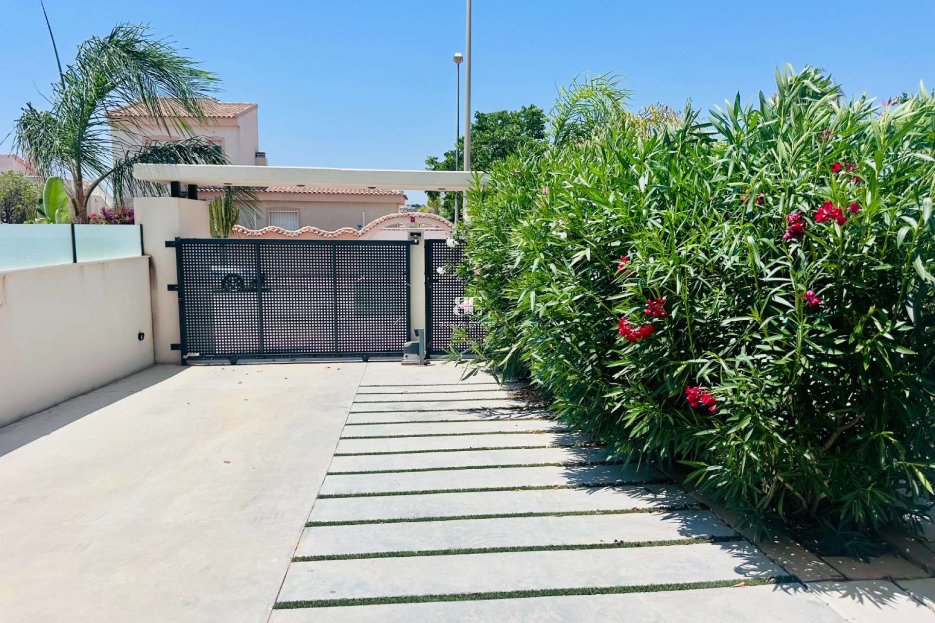 Resale - Villa -
Rojales