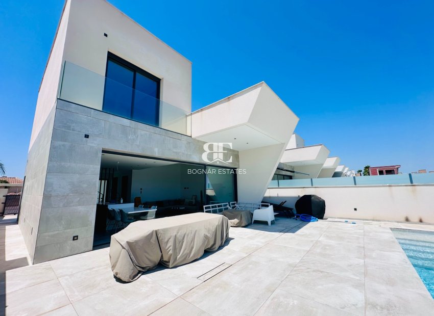 Resale - Villa -
Rojales