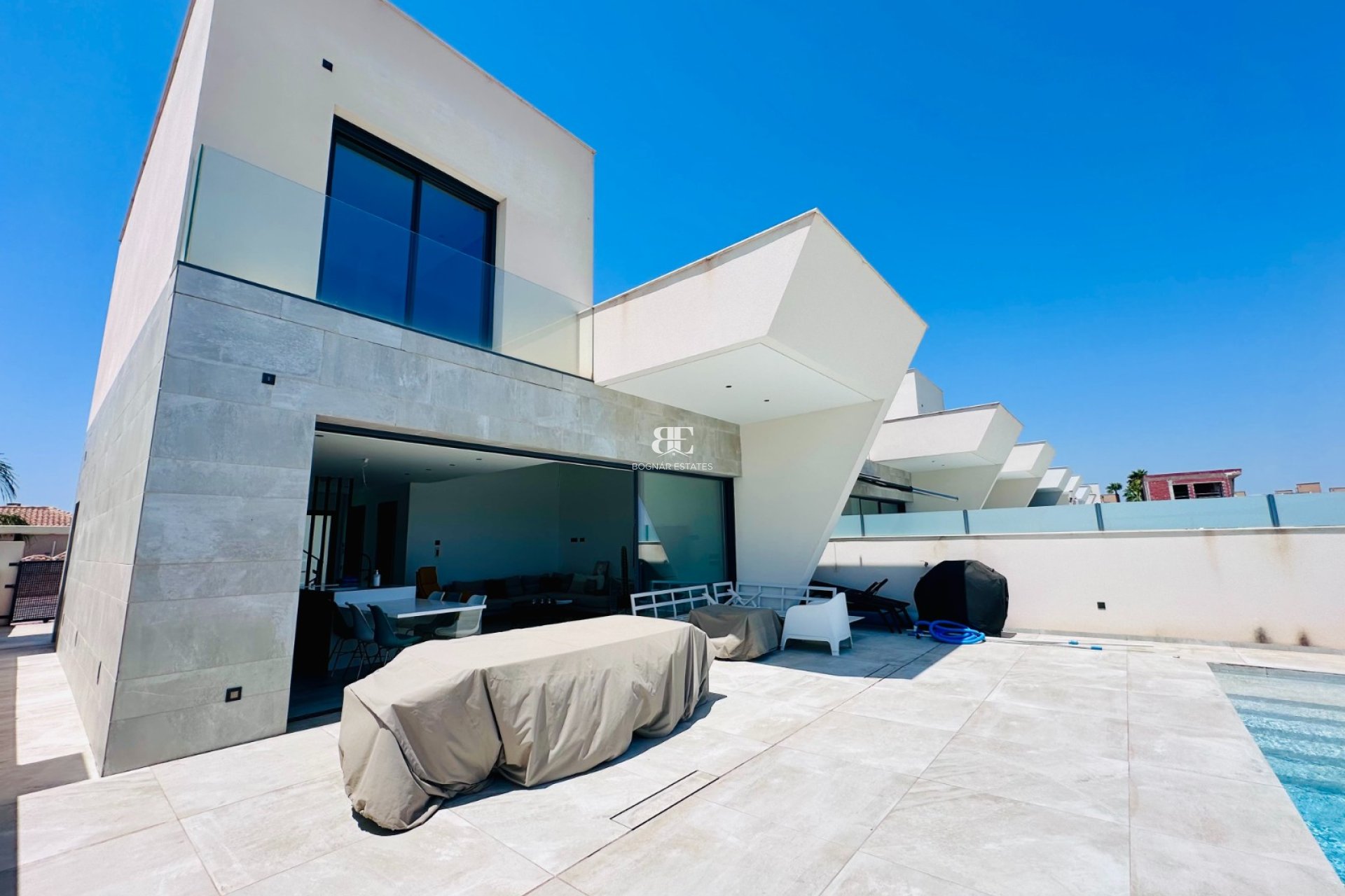 Resale - Villa -
Rojales