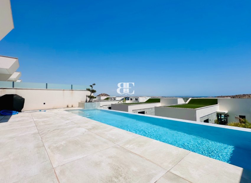 Resale - Villa -
Rojales