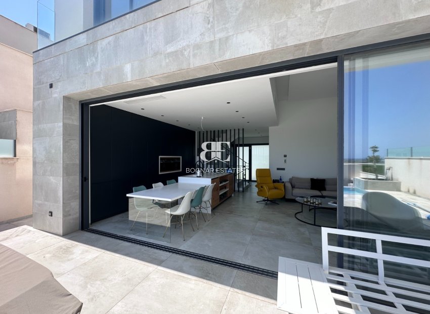 Resale - Villa -
Rojales